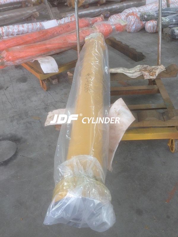 large hydraulic cylinder